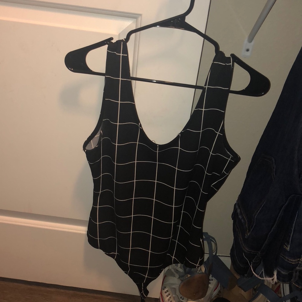Selling this black shirt buttons under never worn